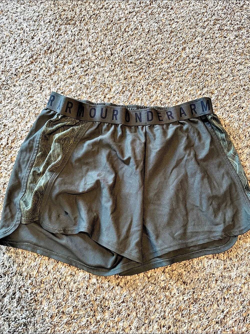 Under Armour HeatGear athletic shorts Athletic Shorts in Black Size Large